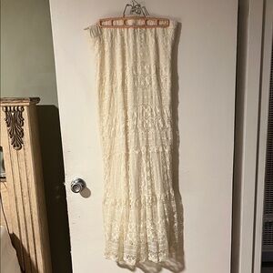 Chic Lace Maxi Skirt in Cream